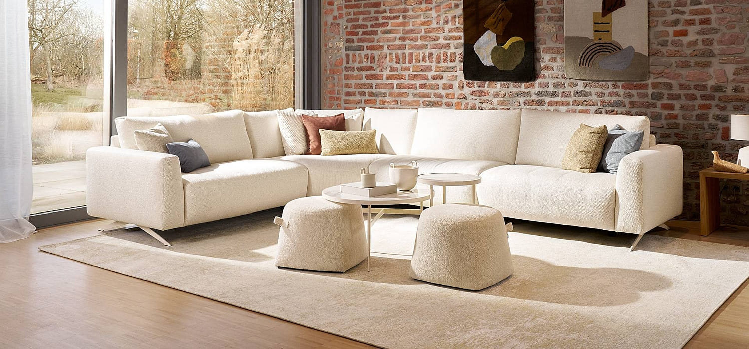 Canapé ROM 1961 d'angle en tissu blanc écru pour 4 à 5 personnes