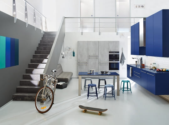 Cuisine ARTE‑B 3399 bleu mat Cupertino avec îlot central