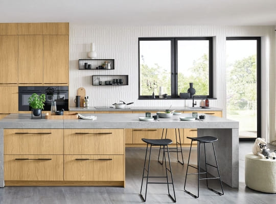 Cuisine TOP 1711 en chêne Royal avec îlot et étagères SMARTCUBE