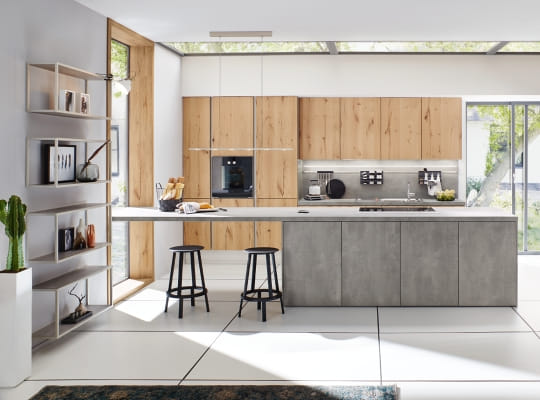 Cuisine Montana 7710 en Spessart oak fissuré, béton et îlot