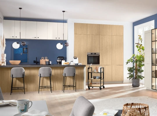 Cuisine Talea 7060 bois chêne clair rainuré et laqué blanc crème élégant
