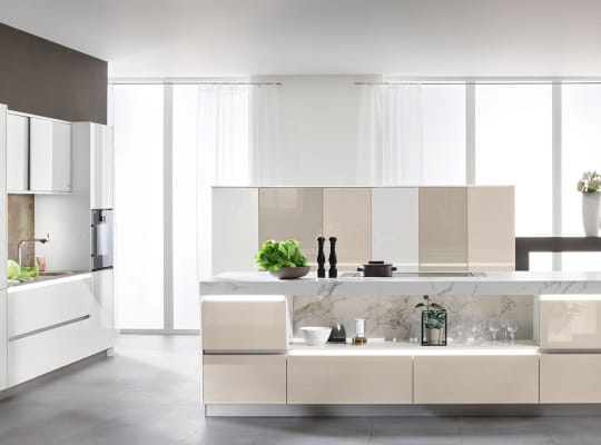 Cuisine XL 4031 laquée blanche matte avec accents bois lumineux