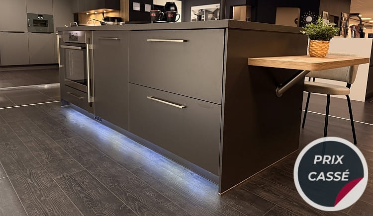 Cuisine d'expo Ballerina plan de travail stratifié noir graphite