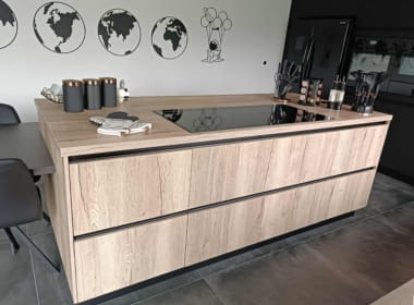 Projet de cuisine contemporaine à Oupeye, îlot central