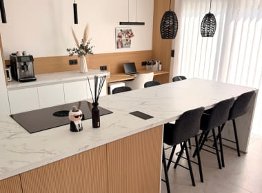 Projet de cuisine à Visé, table et bureau intégré