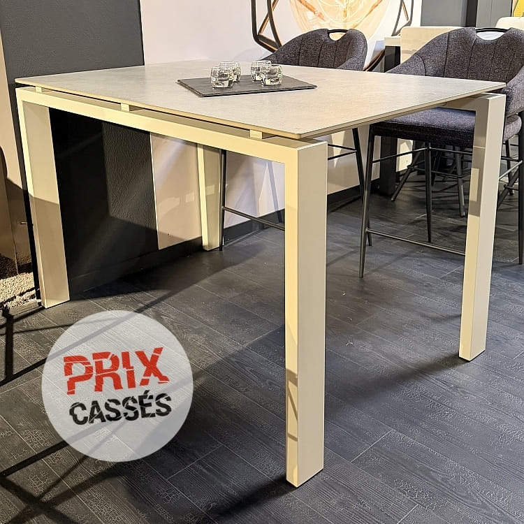 Déstockage table joli en céramique