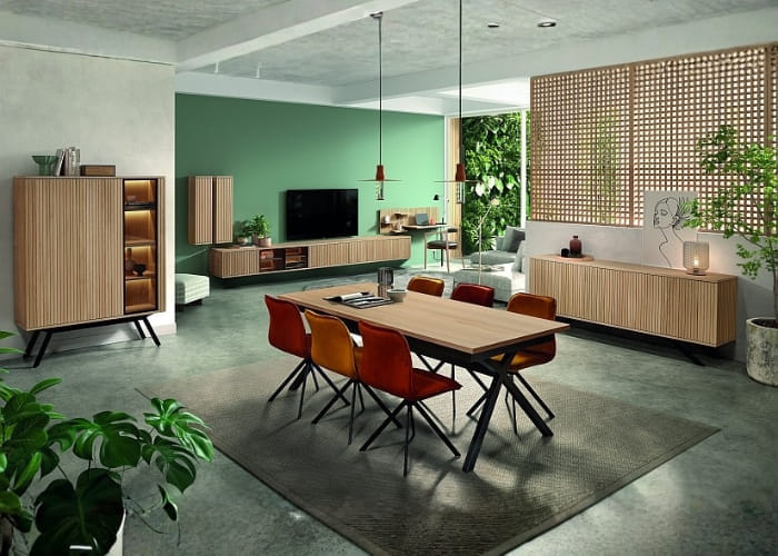 Collection Theuns contemporaine – salle à manger en chêne massif avec table aux pieds métal et chaises terracotta, disponible chez Meubles de Malines à Herstal